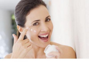 Sữa ong chúa tươi trị mụn